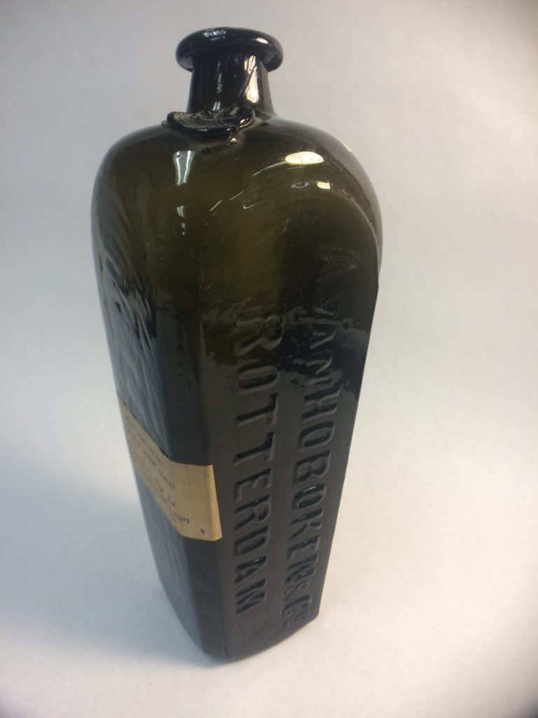 Download Square Gin Bottle With an Applied Shoulder Seal - Amherst ...